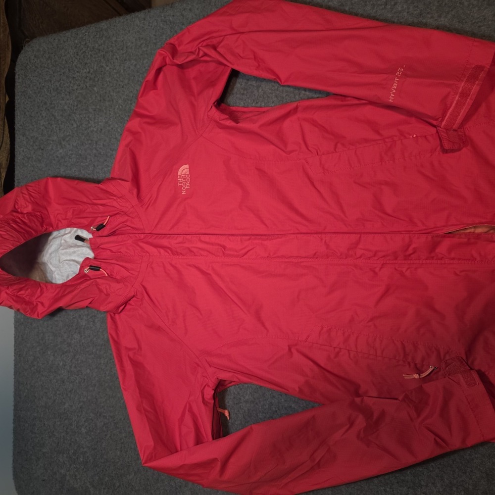 The North Face HyVent 2.5L hooded rain jacket  Small Y1
